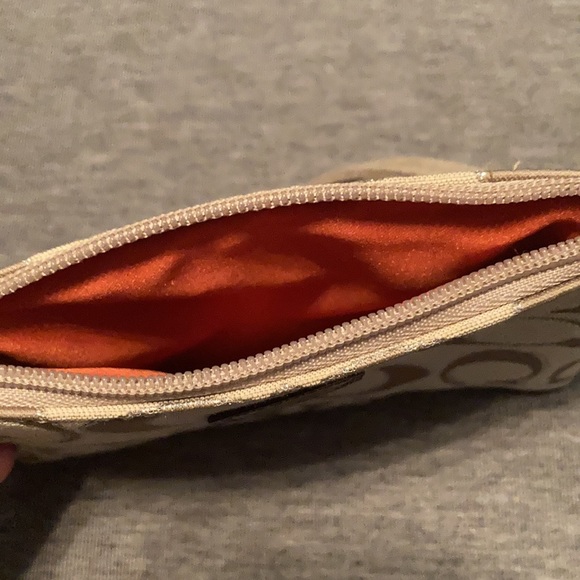 Coach x Poppy Wristlet - Picture 10 of 12